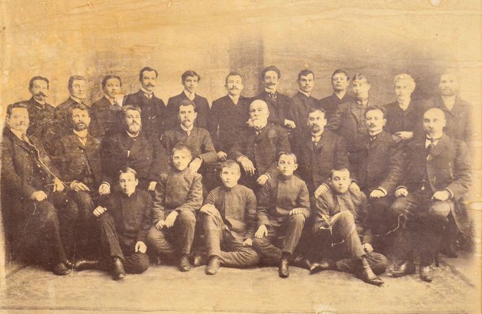 Камышинские купцы и мещане. 1909 год. Альтухов Александр Ильич
четвертый справа во втором ряду