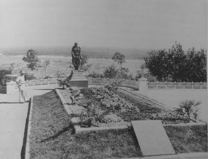 Братская могила на вершине Мамаева кургана 1955г