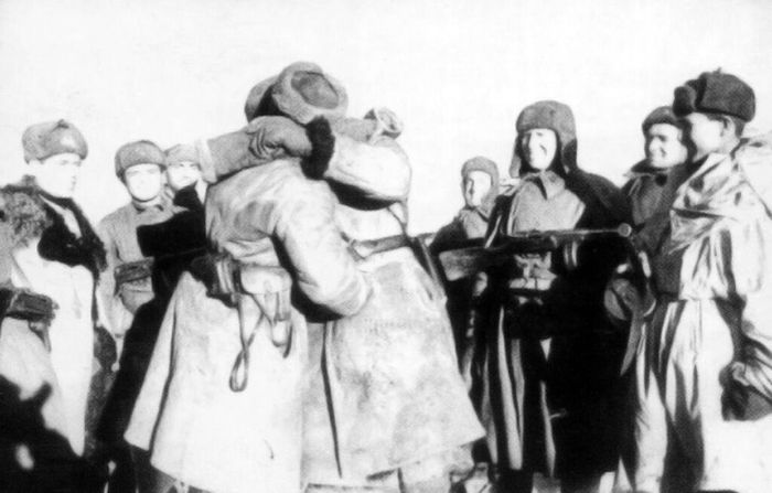 Встреча бойцов 21-й и 62-й армии на северо-западных склонах Мамаева кургана. 26.01.1943 г.